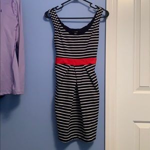 XXI dress. SUPER flattering perfect condition.